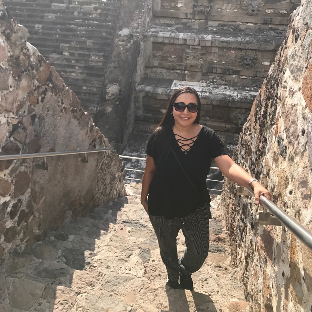 Meet your Posher, Yadira